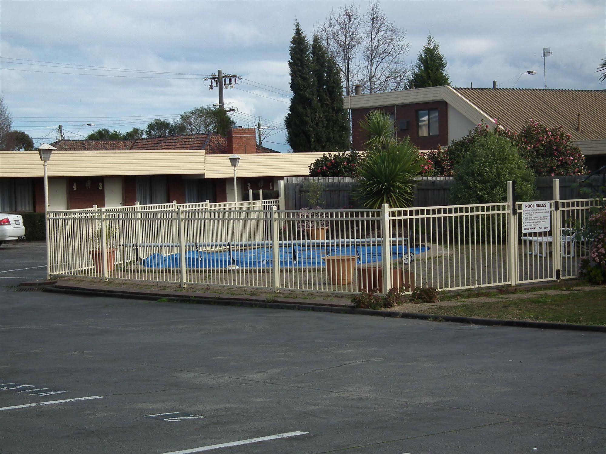 Burwood East Motel Bagian luar foto
